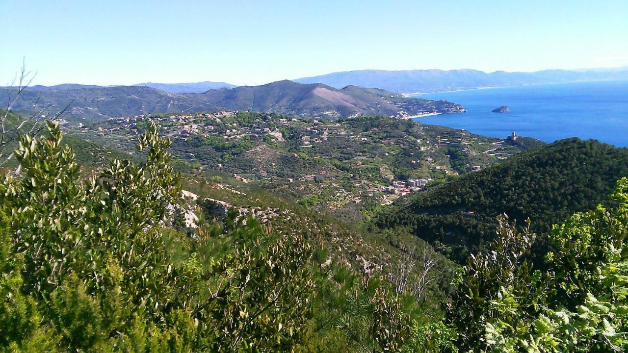 pedalando sul mare Villa Finale Ligure Bagian luar foto